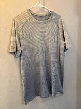 Lululemon Men’s Metal Vent tech Short Sleeve
